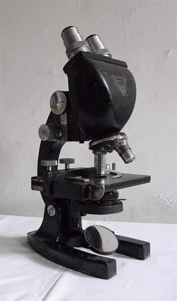 Fig 2. Microscopio Bausch & Lomb, regalo de nuestro padre