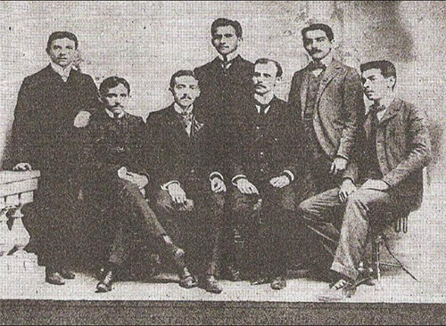 Fig. 2. INTERNOS POR CONCURSO 1906: Brs. Temístocles Carvallo, Eudoro González,
José Benigno Hernández, José Manuel Espino, Tomás Landaeta, Inocente Carvallo y J. Puyou