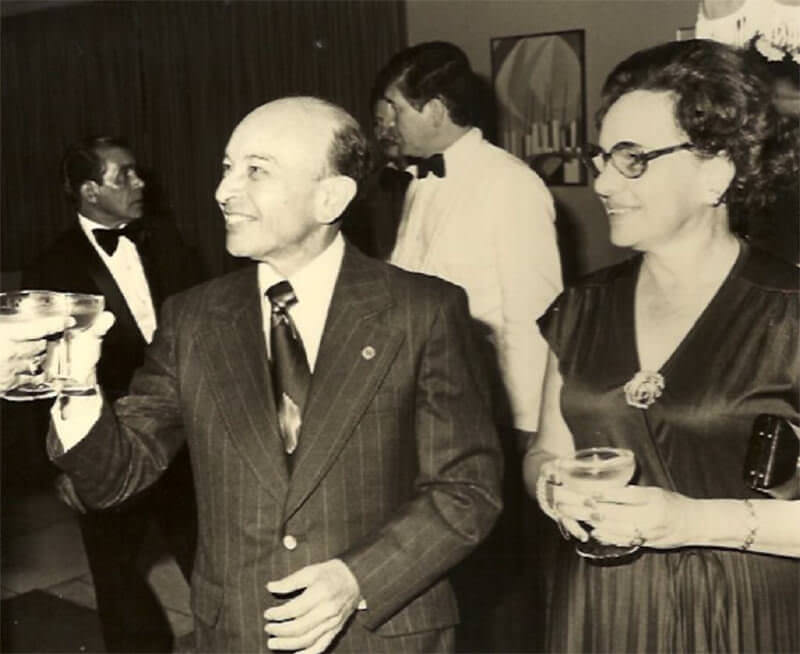 Junto a su esposa, Sra. Yolanda Zapata de Baroni