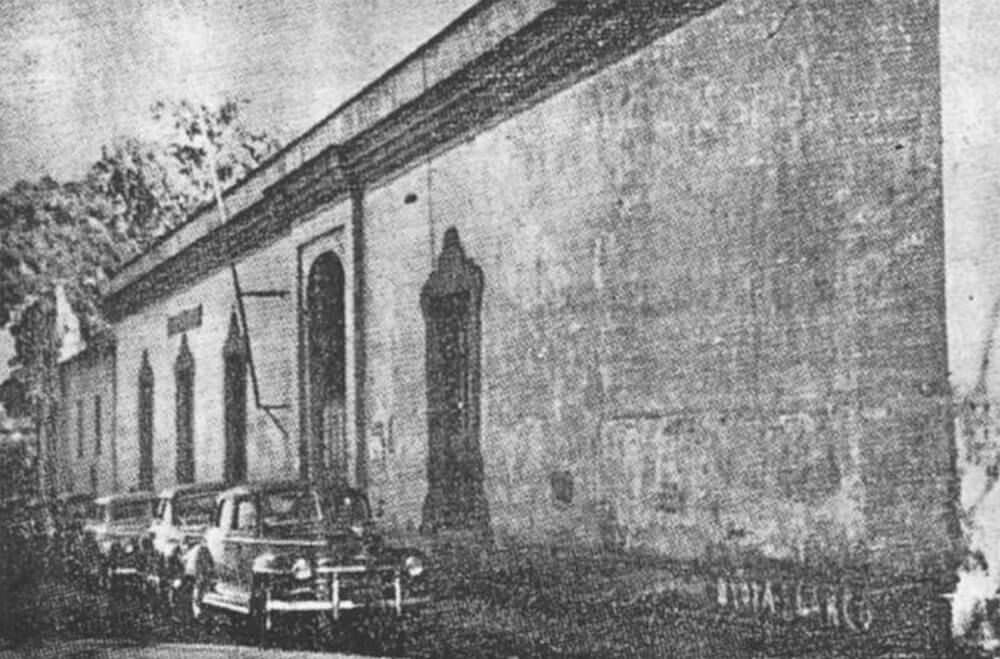 Fachada modernizada de la vieja casona de San Lázaro, hacia 1940
