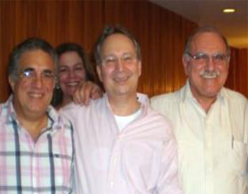 El autor con los Drs. Salinas y Tatá
