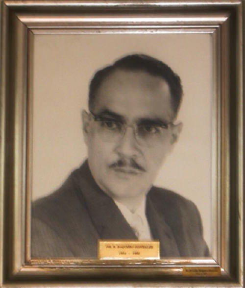 Fig 6. Retrato del Dr. Ricardo Baquero Gonzàlez en la Galerìa de Presidentes de la Sociedad Venezolana de Cirugìa (1954-1955)