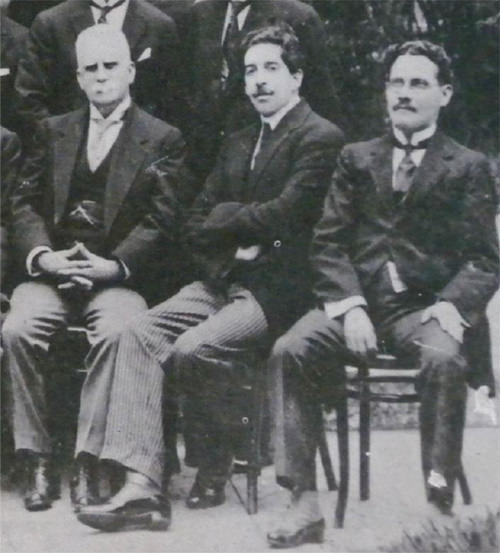 Fig 3. El Dr. Jesús Rafael Rísquez, al centro; entre los profesores Arturo Ayala y Vicente Peña.
