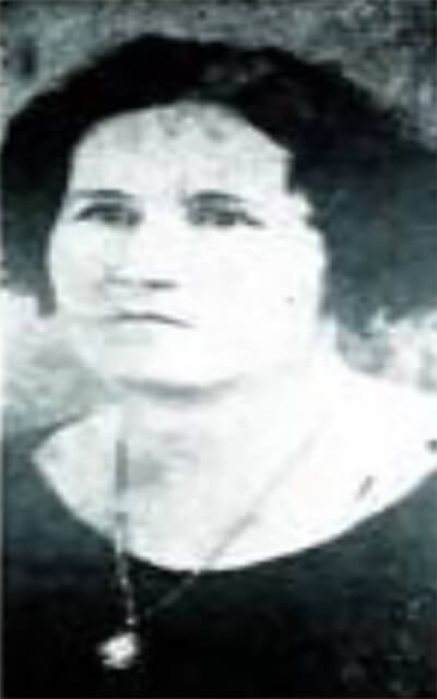 Fig 4. Dra. María Fernandez B. Primera mujer Farmacéutica (1925)