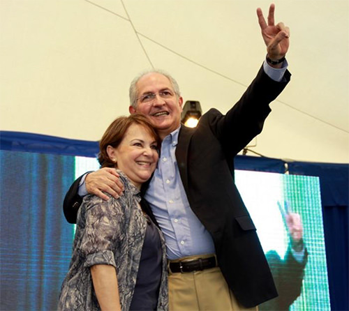 Fig 1. Dr. Antonio Ledezma y su esposa Mitzy Capriles