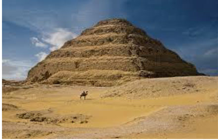 Fig 2. Pirámide de Zoser.