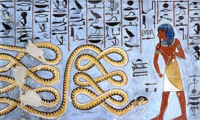 Fig. 15. Serpiente Apofis obstruyendo el paso del dios Ra del Sol en su barca nocturna por las tinieblas a través del inframundo.