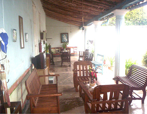 Figura 4. Corredor posterior de la casa