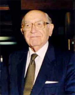 Figura 1. Dr. José María Bengoa. Foto: www.fundacionBengoa.org. 2010.