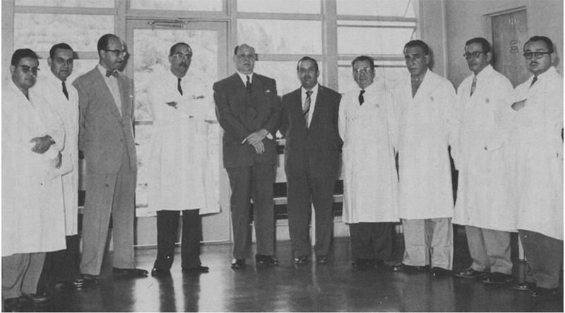 Fig 12 Inauguración del Servicio de Cirugía IV y Cátedra de Clínica y Terapéutica Quirúrgica D Drs. Roque Mazziota Mirabal, Fermín Mendoza Blanco, Néstor Arreaza Coliza, Subdirector, Ricardo Baquero, Pedro Gutiérrez Alfaro, Ministro de Sanidad, Jorge Soto Rivera, Director del HUC, Pedro Blanco Gásperi Jefe de Servicio, Miguel Pérez Carreño Jefe de Cirugìa I, Martín Valdivieso y Luis Barrios Díaz