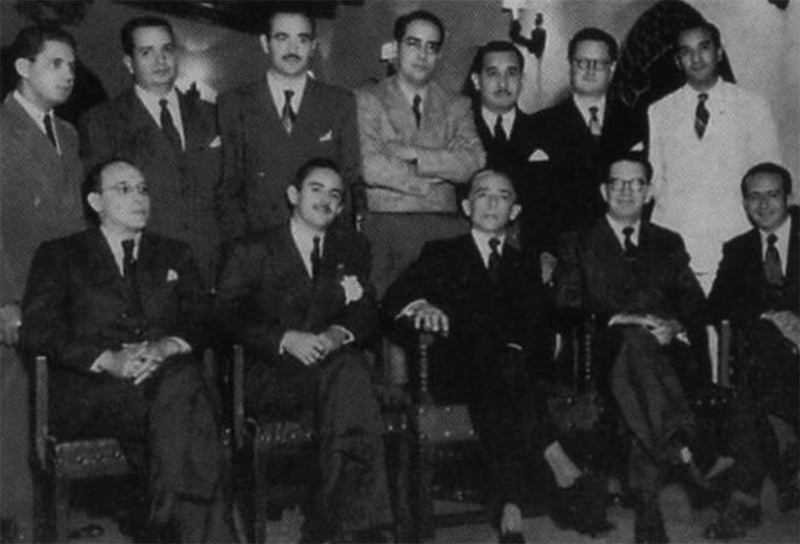 Fig 15: Reunión en el Club Paraíso donde se gestó la fundación de la SVC. De pie Drs. Rojas Contreras, Juan Yánez, Francisco Montbrun, Ricardo Baquero, Juan José Gutiérrez, Leopoldo López y Fernando Rubèn Coronil. Sentados: Guillermo Negrete, Manuel Méndez Gimón, Luis Ramos Sucre, Jorge González Celis y Rafael Zamora Pérez