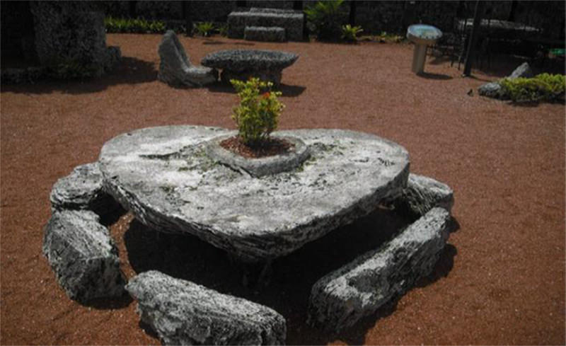 Fig. 5 Mesa de enamorados
