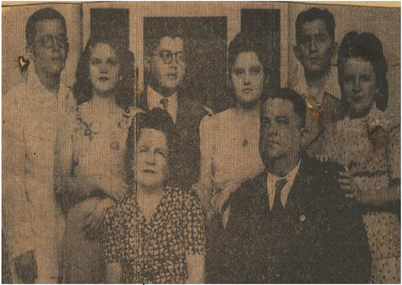 De izq a der. Sentados: Ítala Rosa Luciani y Francisco Bustamante De pie, sus hijos: Antonio, Inés, Francisco, Ítala, Enrique y Nora