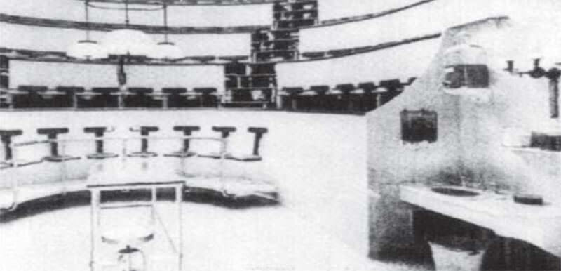 Fig 6. Anfiteatro del pabellón quirúrgico Sims. (Tomado de Clemons BJ. The first modern operating room in America. AORN Journal 2000; 71: 164-170)