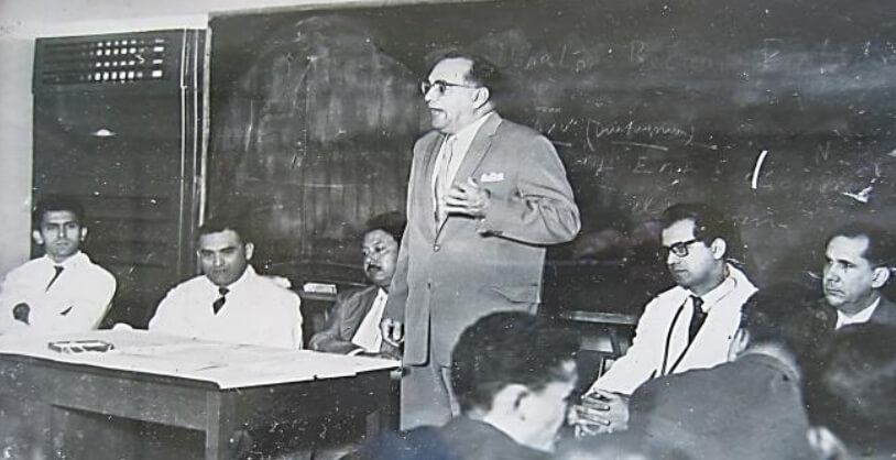 Figure 13. Francisco Montbrun giving the JMVSM inaugural lecture at the Vargas Hospital. Seated, from left to right: Gilberto Berrios (Histology), Luis Manuel Manzanilla (Coordinator), Rafael José Neri (Dean), Otto Lima Gómez (Medical Clinic) and Francisco Castellanos (Pediatrics).