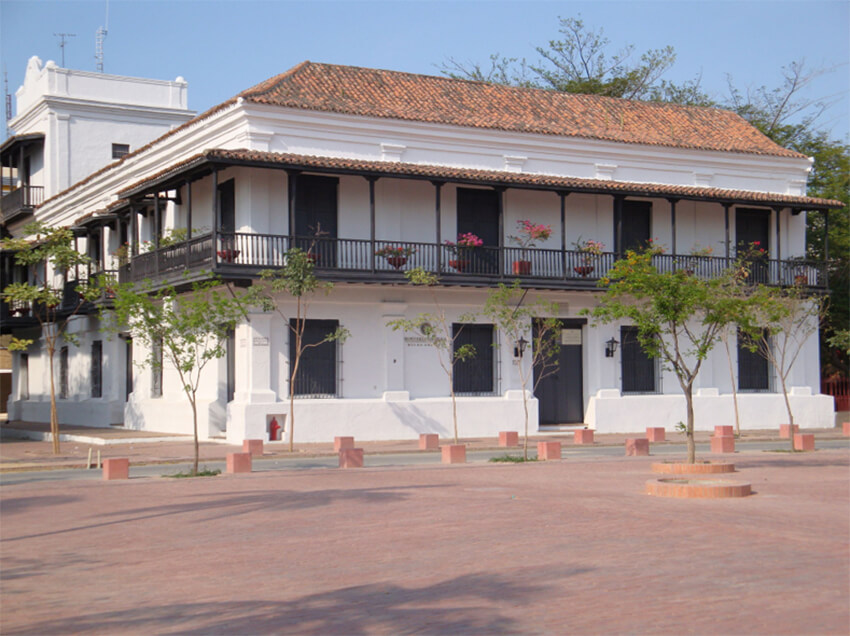 Figura 10. CASA DE LA ADUANA DE SANTA MARTA, COLOMBIA. Los encuentros del Dr. McKnight con Simón Bolívar fueron en el puerto de Barranquilla (Sabanilla) y en esta casa en Santa Marta. La Quinta San Pedro Alejandrino no era todavía la última residencia del Libertador. https://en.wikipedia.org/wiki/Santa_Marta